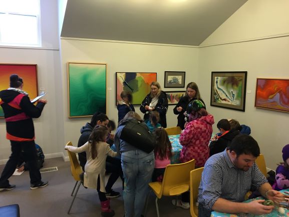 Families make crafts in the art gallery